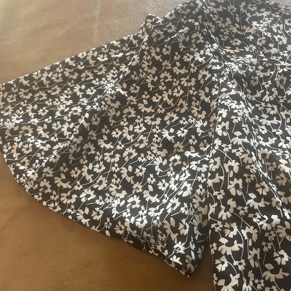 Blouse never worn - Picture 2 of 4